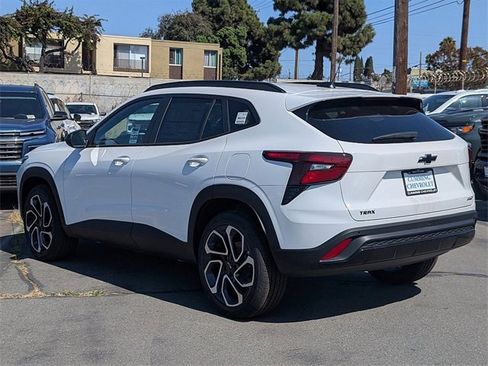 New 2026 Chevrolet Trax RS w/ Sunroof Package image 10