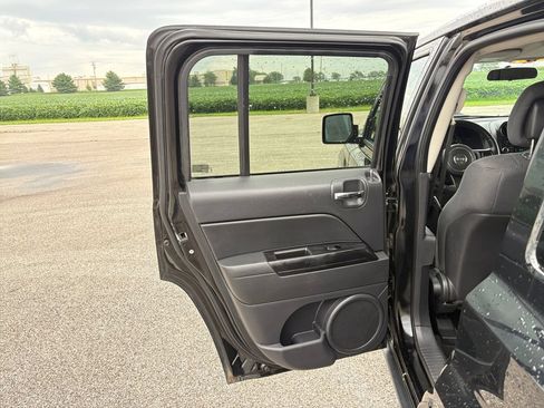 Used 2013 Jeep Patriot Latitude w/ Sun/Sound Group FWD image 31