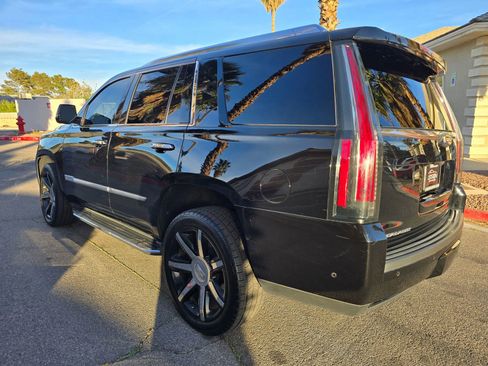 Used 2020 Cadillac Escalade Luxury image 5