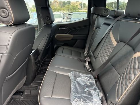New 2026 GMC Canyon Denali w/ LPO, Black Badging Package AWD/4WD image 6