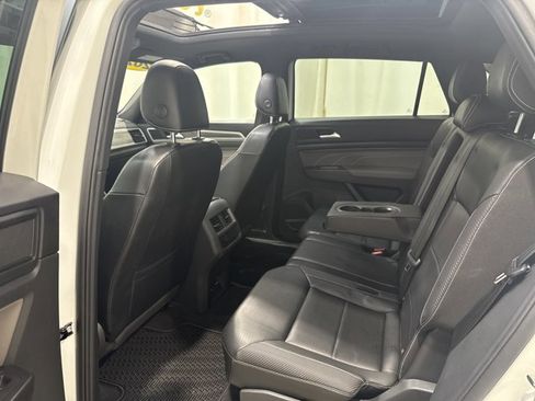 Used 2022 Volkswagen Atlas Cross Sport SE AWD/4WD image 4