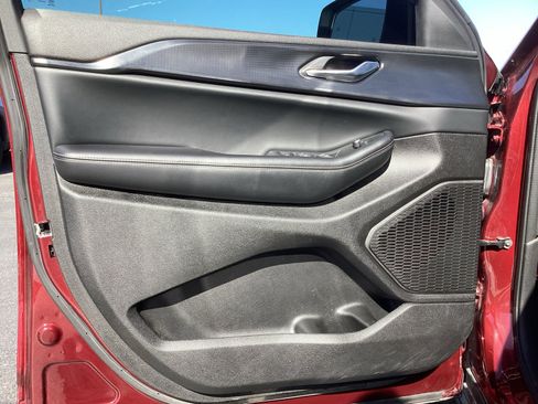 Used 2024 Jeep Grand Cherokee Laredo X image 29