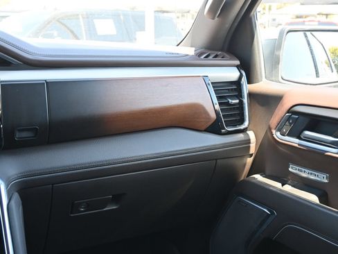 Used 2025 GMC Sierra 1500 Denali AWD/4WD image 8