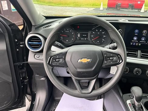 Used 2025 Chevrolet Trax LS w/ Driver Confidence Package FWD image 30