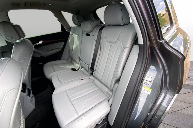 Used 2023 Audi Q5 e Premium w/ Convenience Package AWD/4WD image 18