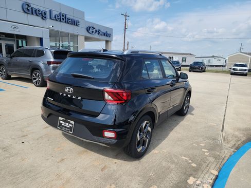 Used 2026 Hyundai Venue SEL FWD image 7