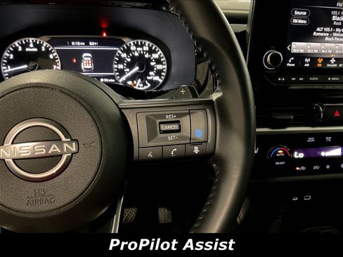 Used 2025 Nissan Pathfinder SV AWD/4WD image 12