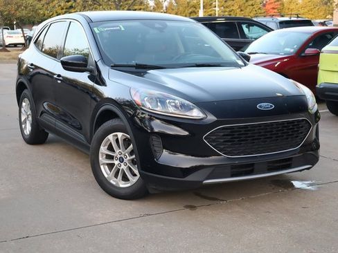 Used 2020 Ford Escape SE image 2