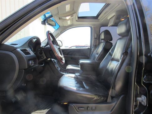 Used 2010 Cadillac Escalade Premium AWD/4WD image 13