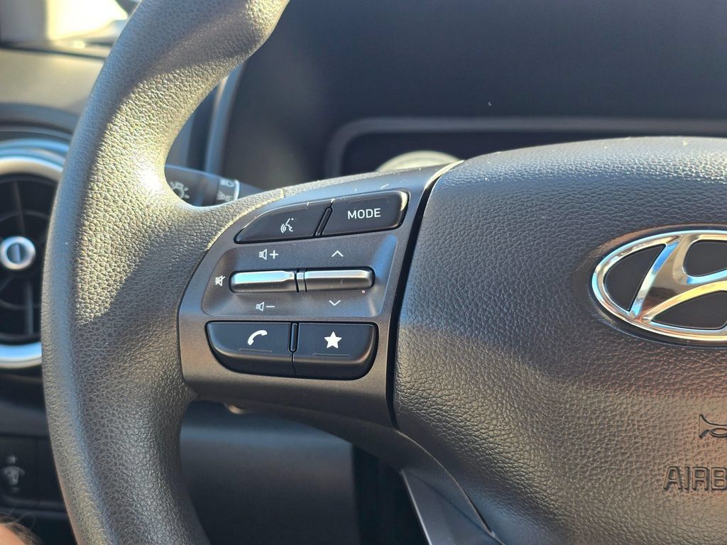 Used 2023 Hyundai Kona SE FWD image 25