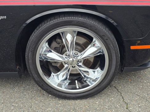 Used 2015 Dodge Challenger R/T Plus image 9