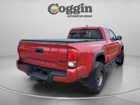 Used 2017 Toyota Tacoma TRD Off-Road image 6