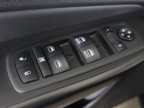 Used 2019 Jeep Cherokee Trailhawk w/ Cold Weather Group image 35