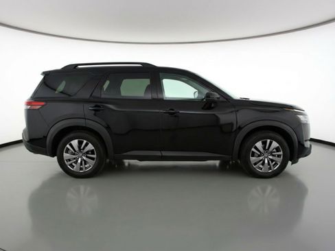 Used 2025 Nissan Pathfinder SV image 11