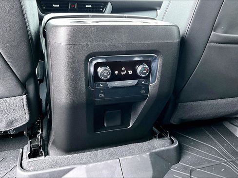 New 2026 Chevrolet Suburban Z71 w/ Comfort Package image 15