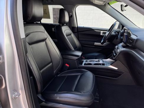 Used 2023 Ford Explorer XLT w/ Equipment Group 202A AWD/4WD image 38
