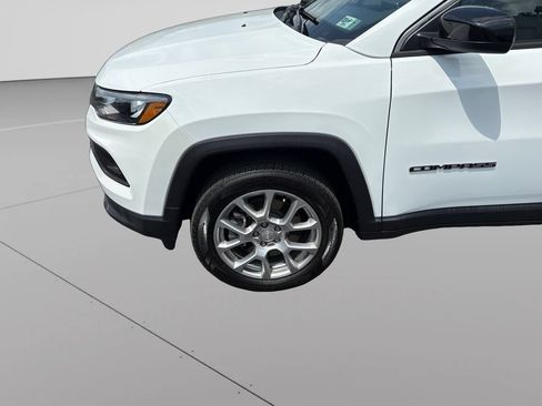 Used 2024 Jeep Compass Latitude AWD/4WD image 17