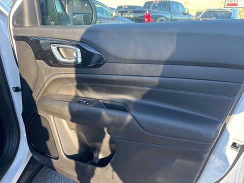 New 2026 Jeep Compass Latitude image 9