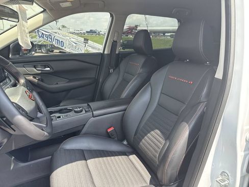Used 2025 Nissan Rogue SV AWD/4WD image 22