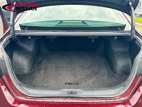 Used 2025 Nissan Altima 2.5 SV FWD image 32