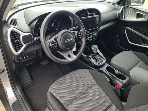 Used 2025 Kia Soul LX w/ LX Technology Package FWD image 13