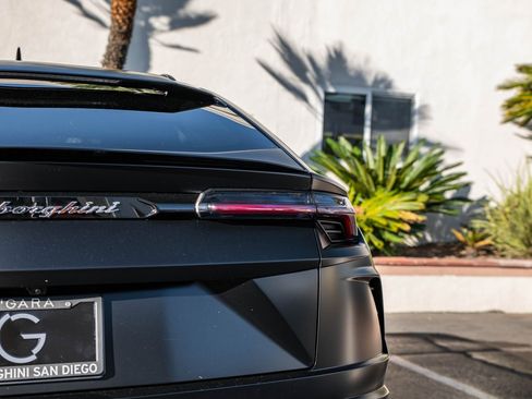 Used 2022 Lamborghini Urus image 41