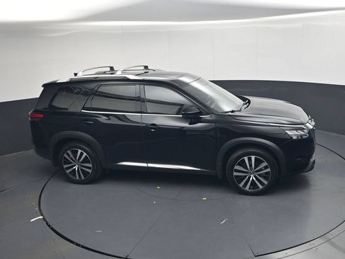 Certified 2025 Nissan Pathfinder Platinum w/ Cargo Package FWD image 29