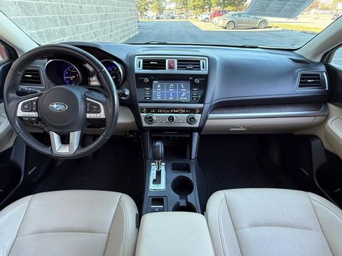 Used 2017 Subaru Outback 2.5i Limited image 3