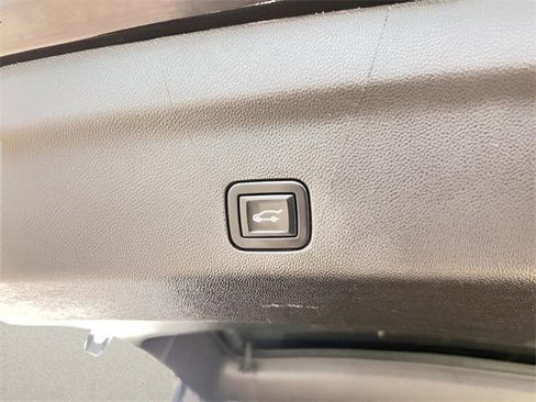 Used 2022 Chevrolet Tahoe LT w/ LT Signature Package image 13