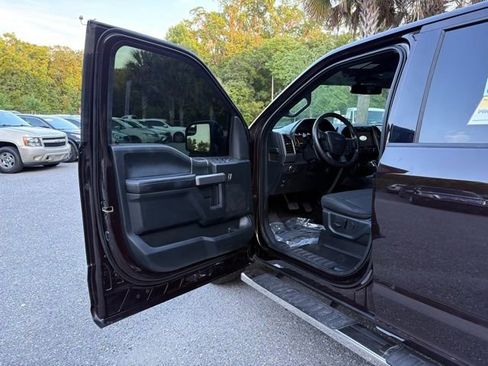 Used 2019 Ford F150 XLT w/ Equipment Group 302A Luxury AWD/4WD image 9