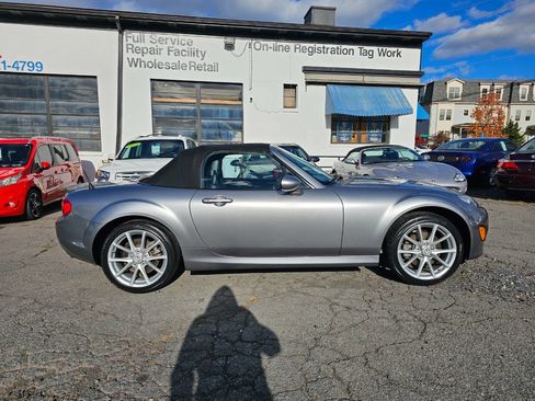 Used 2010 MAZDA MX-5 Miata Grand Touring w/ Premium Pkg image 4
