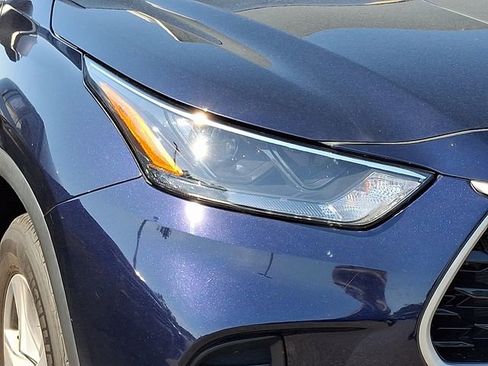 Used 2023 Toyota Highlander L FWD image 8