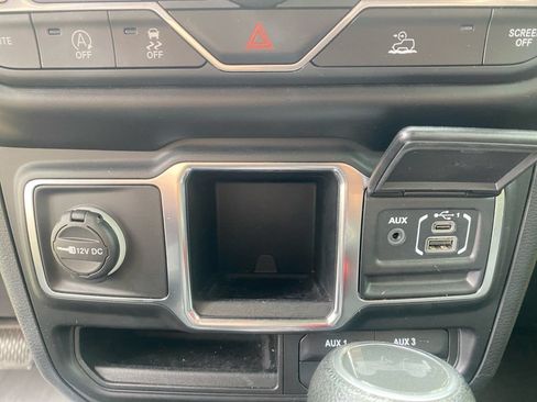 Used 2022 Jeep Wrangler Sport AWD/4WD image 19