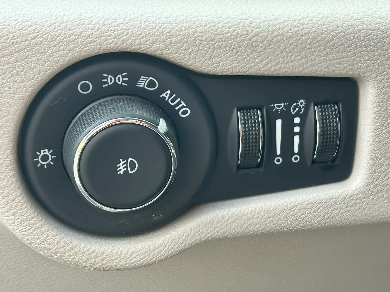 Used 2024 Chrysler Pacifica Touring-L FWD image 26