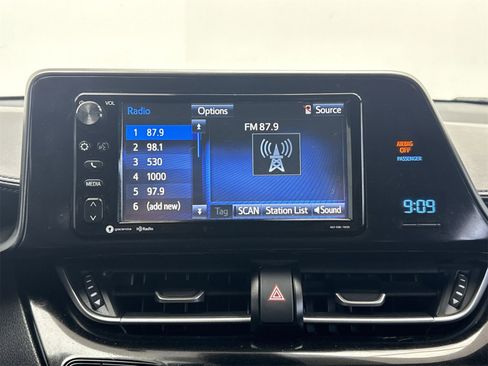 Used 2018 Toyota C-HR XLE image 22