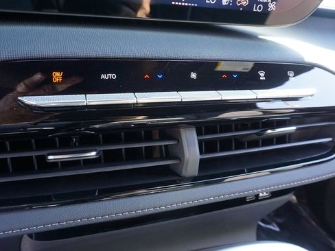 New 2025 Buick Enclave Preferred w/ Power Package image 18