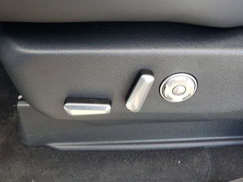 New 2025 Lincoln Navigator L Reserve w/ Jet Appearance Package image 13