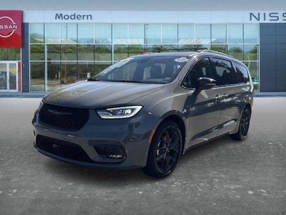 Used 2025 Chrysler Pacifica Limited