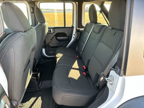 Used 2020 Jeep Wrangler Unlimited Sport S image 21