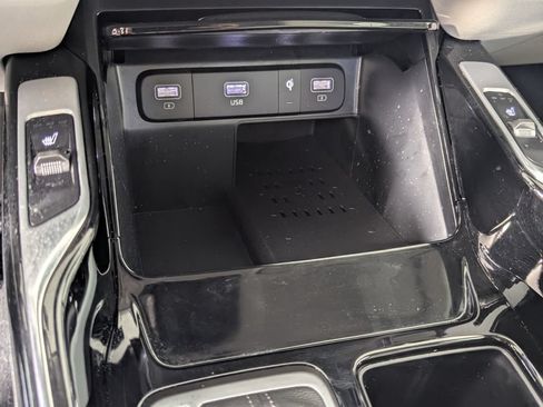 Used 2022 Kia Sorento S w/ Panoramic Sunroof Package FWD image 21