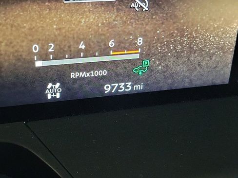 Used 2025 INFINITI QX80 Sensory image 7