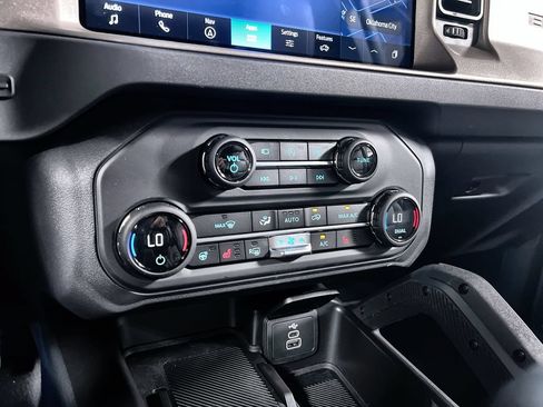 Used 2026 Ford Bronco Outer Banks w/ Sasquatch Package AWD/4WD image 26