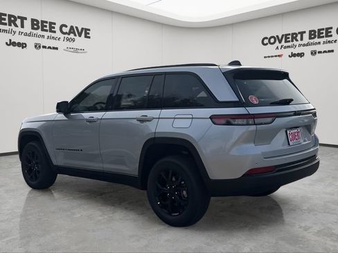 New 2025 Jeep Grand Cherokee Altitude image 6