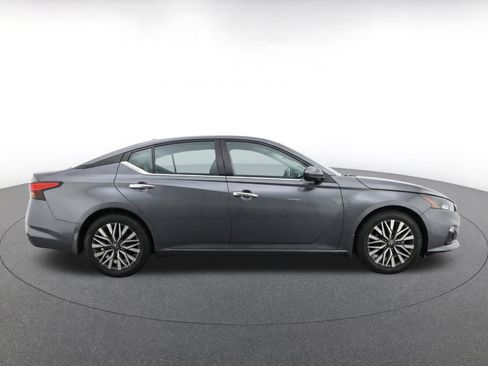 Used 2025 Nissan Altima 2.5 SV FWD image 10