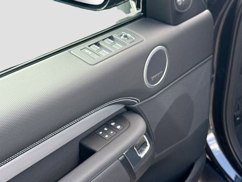 New 2026 Land Rover Discovery Limited Edition image 24