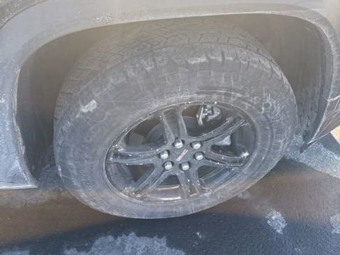 Used 2022 GMC Acadia AT4 w/ Technology Package image 10