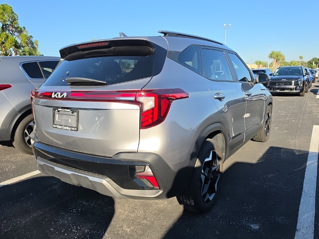 Used 2025 Kia Seltos S FWD image 16