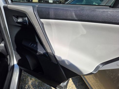 Used 2016 Toyota RAV4 XLE FWD image 13