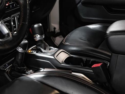 Used 2018 Jeep Wrangler Rubicon image 24