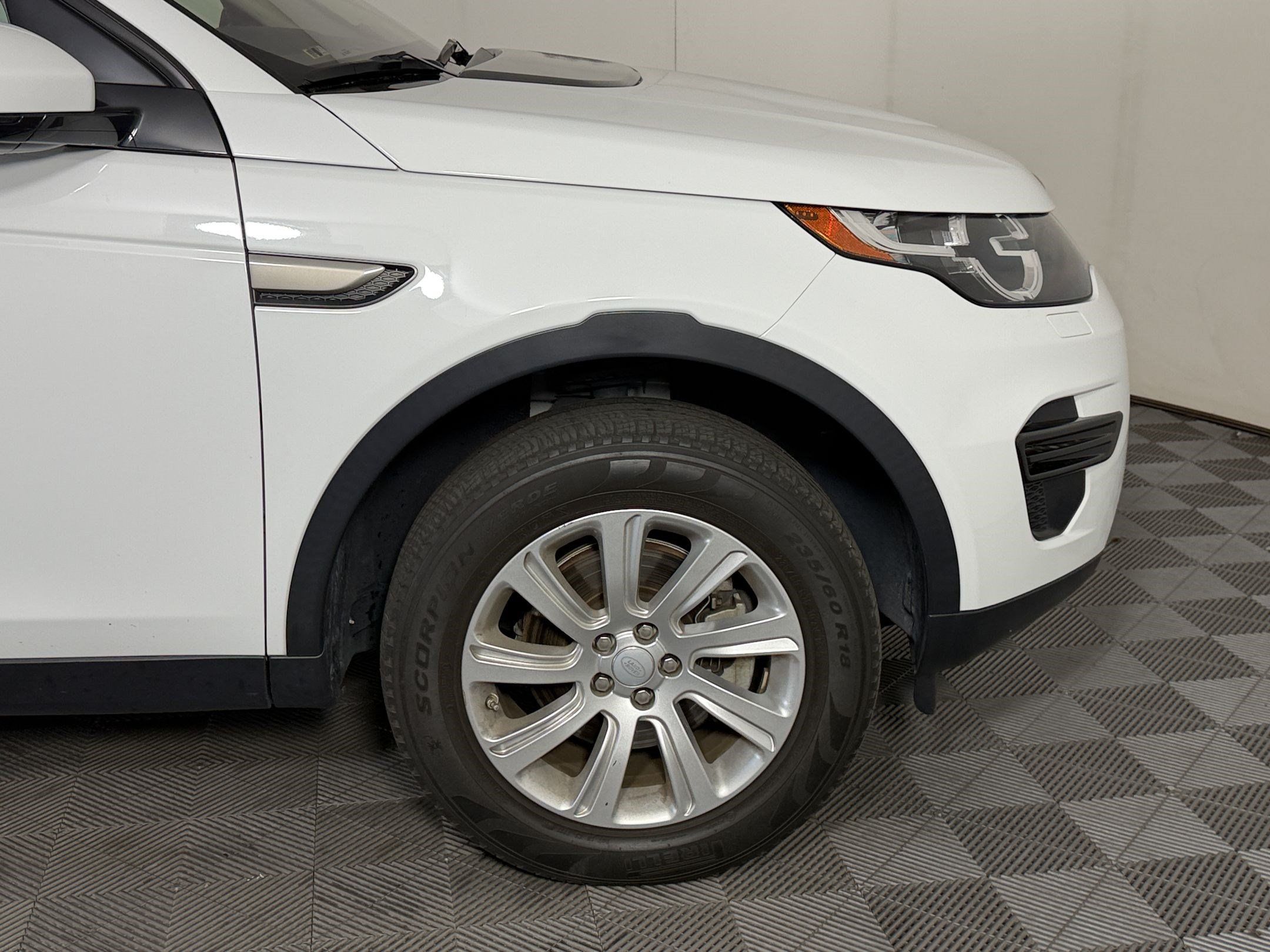 Used 2019 Land Rover Discovery Sport SE AWD/4WD image 13